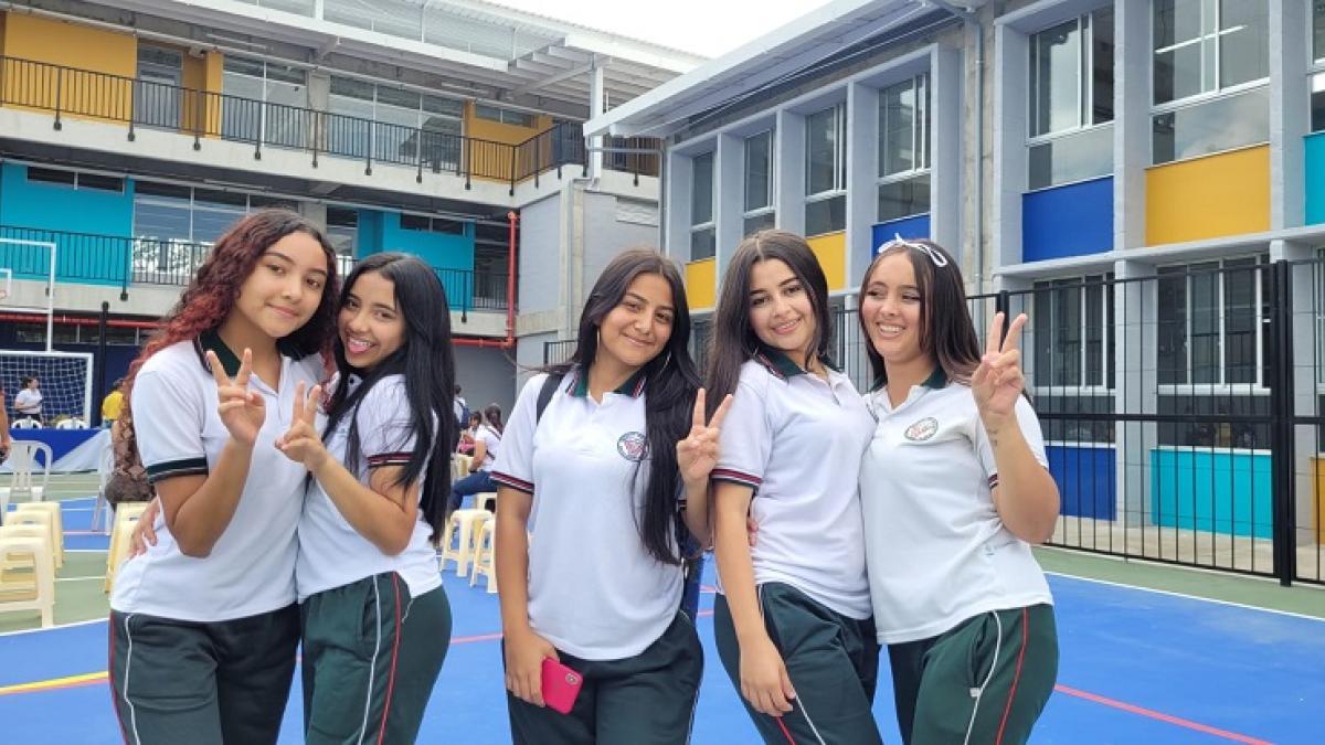 Colegios No Pueden Prohibir Piercing 2019
